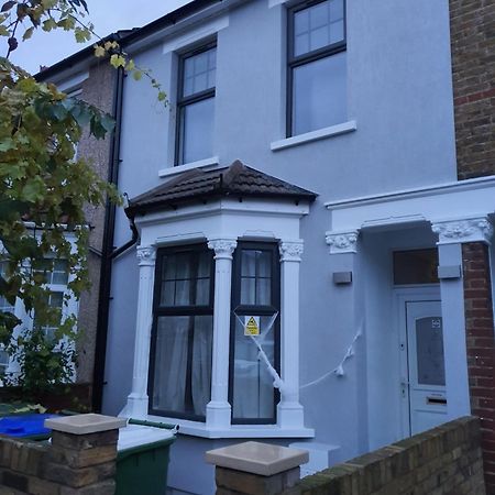 Daniari Guest Rooms Erith Exterior foto